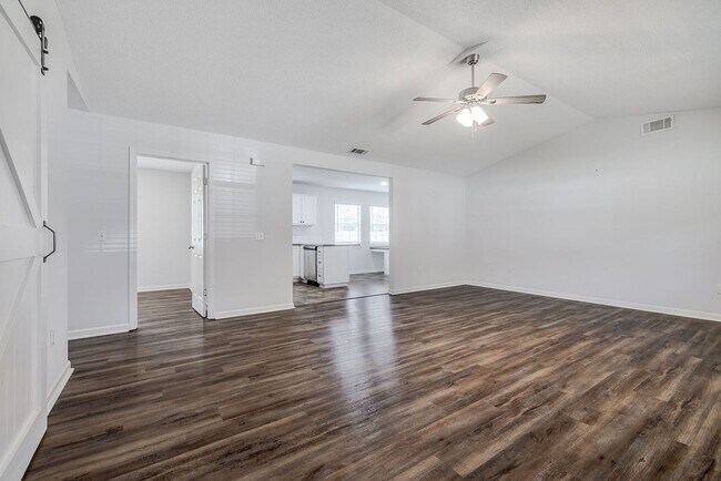 Building Photo - Updated 3BR Home with Fenced Yard in the H...