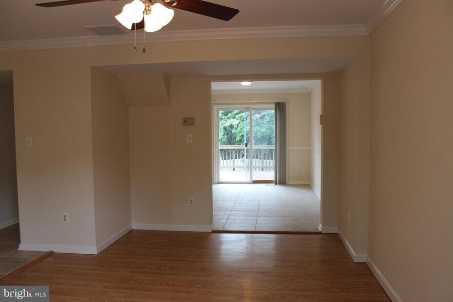 livingroom2 - 521 Primus Ct