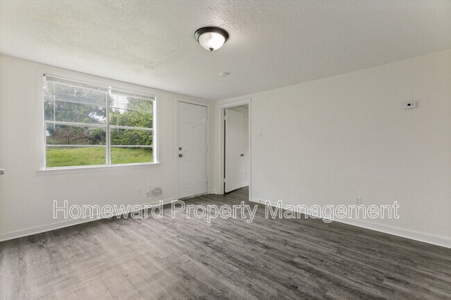 Building Photo - 5529 Diaz Ave