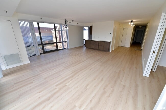 Building Photo - 123 SW Jefferson Ave