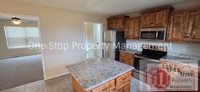 Building Photo - Beautiful 4 bedroom, 3 bathroom home in Raymore!