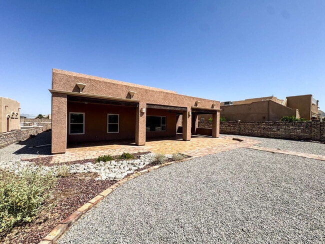 Building Photo - “Well Maintained 2-Bedroom, 2-Bathroom Home in Foothills”
