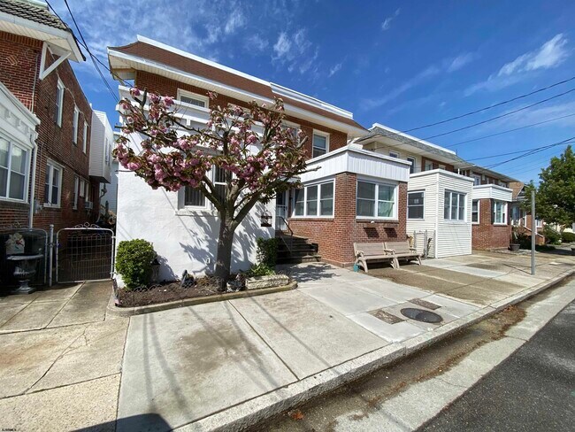 Building Photo - 34 N Montgomery Ave