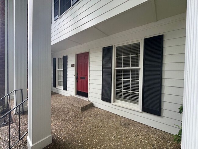 Building Photo - 2805 Foxcroft Rd
