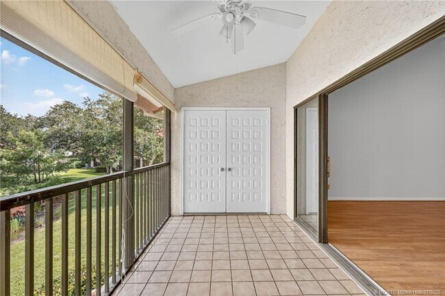 Building Photo - 6060 SE Martinique Dr