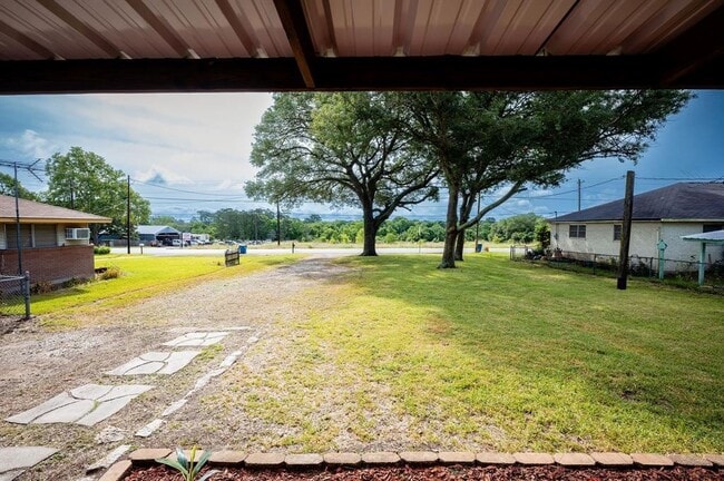 Building Photo - 426 N Holland St