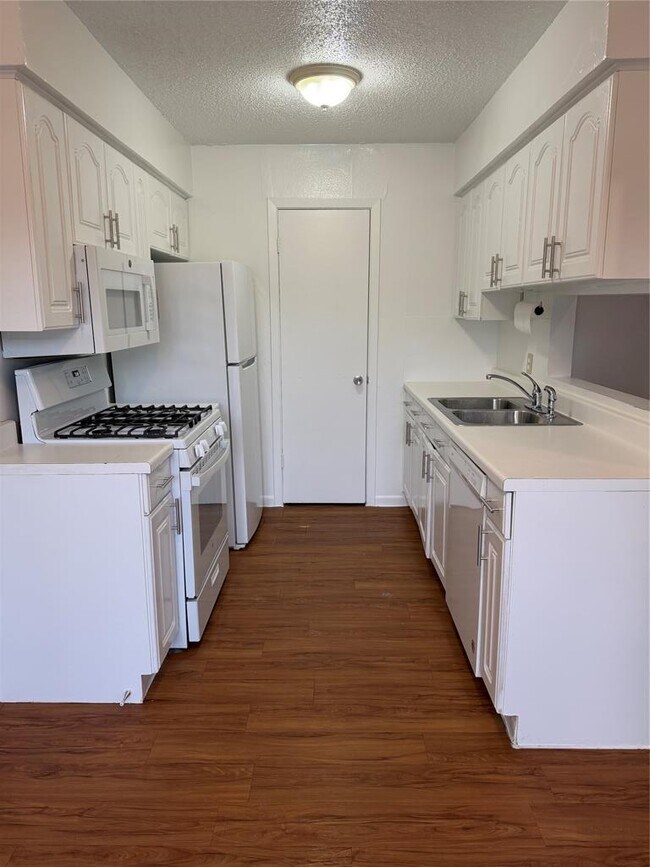 Building Photo - 4714 Creek Bend Dr