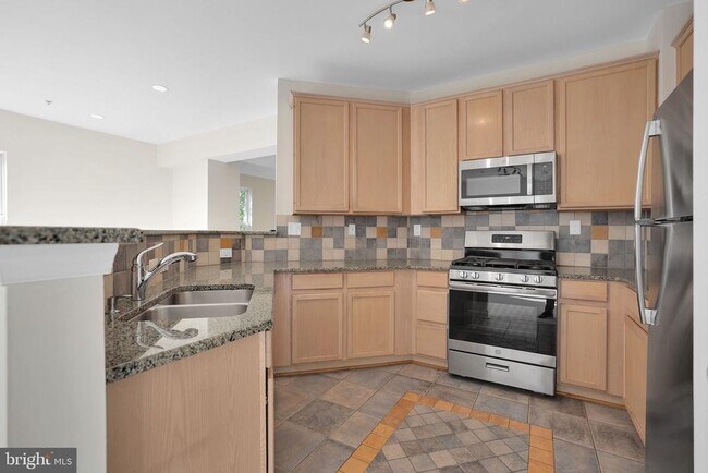 Building Photo - 111 Chevy Chase St