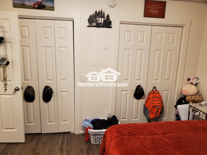 Building Photo - 109 4th Ave SE