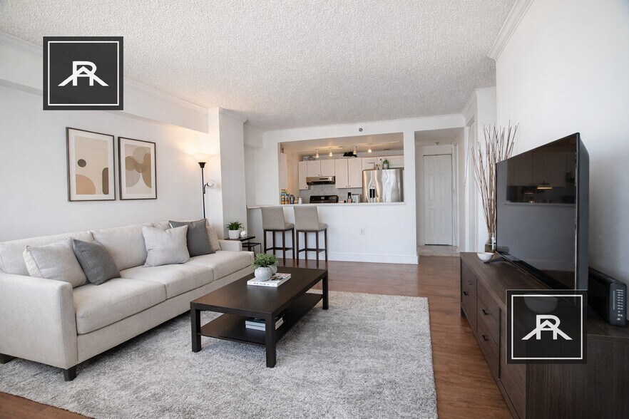 Building Photo - 15 N Beacon St