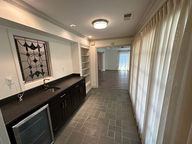 Building Photo - 289 Woodmont Dr