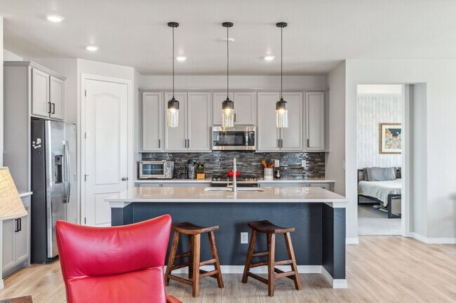 Building Photo - Stunning 4 Bedroom/ 3 Bath Home in Sterling Ranch