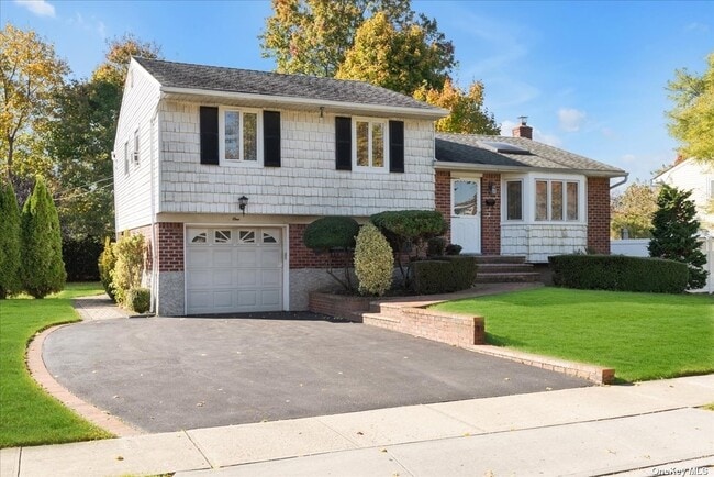 Building Photo - 1 Pickwick Dr W