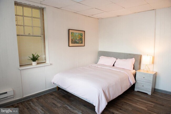 Building Photo - 3809 Ventnor Ave