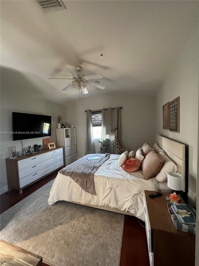 Building Photo - 8956 W Flagler St