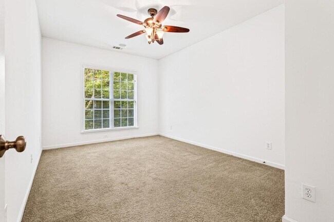 Building Photo - 3062 Eastbrook Terrace
