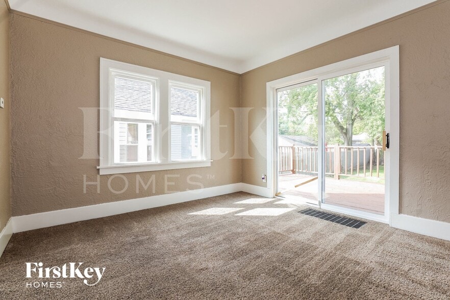 Building Photo - 754 North Ave