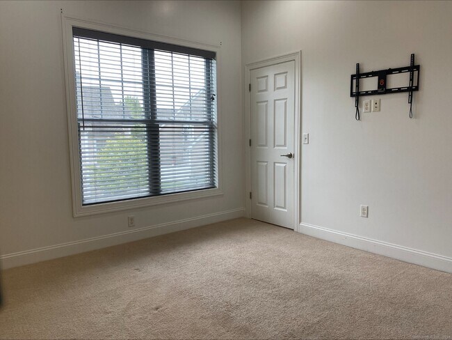 Building Photo - 40 Copper Square Dr