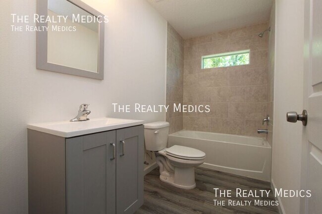 Building Photo - 978 Gulfport Rd SE