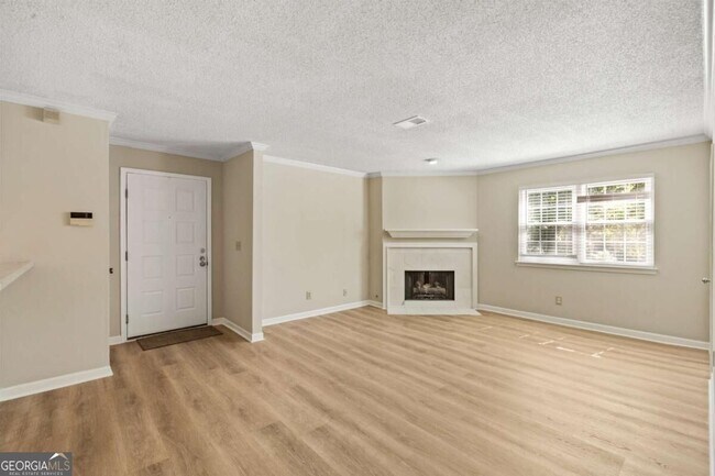 Building Photo - 611 Barrington Hills Dr