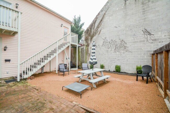 Building Photo - 2612 Crocker St