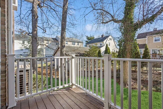 Building Photo - 61 Rock Spring Rd