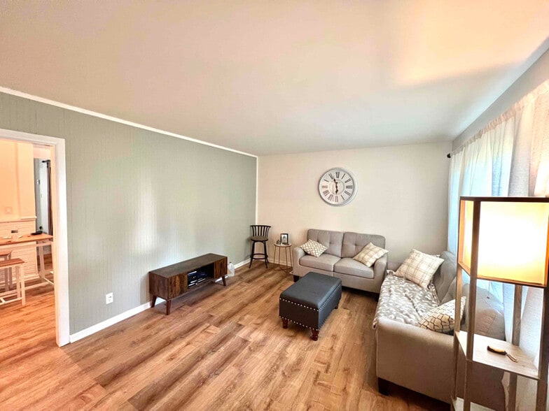 Building Photo - 5921 Harvest Ln