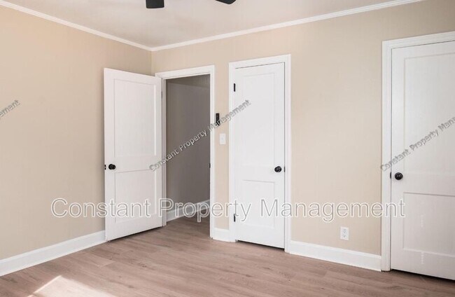 Building Photo - 489 Forest Ave