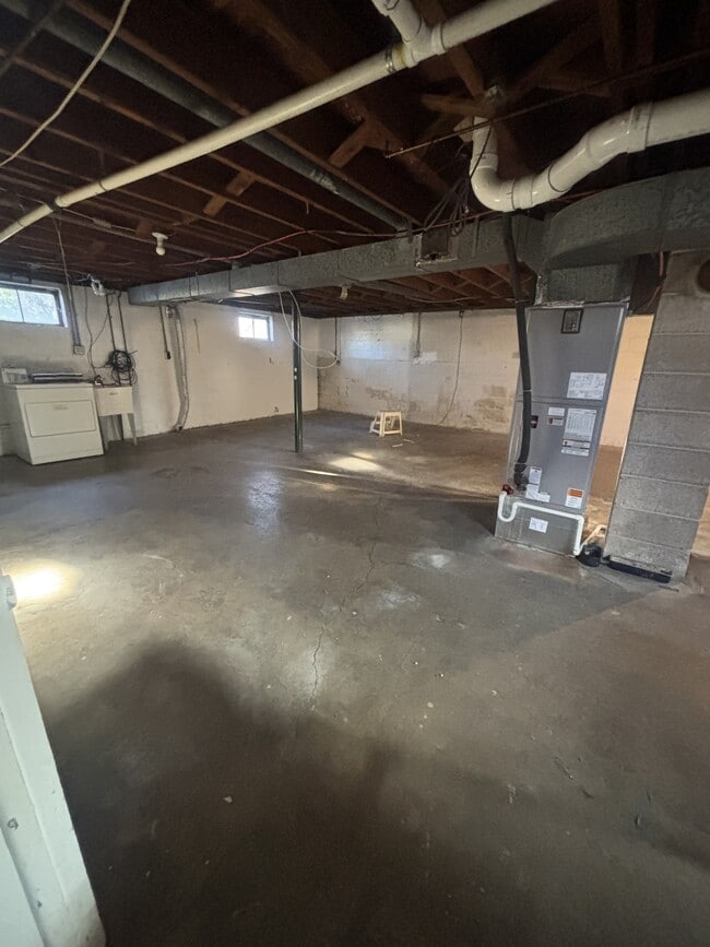 Building Photo - 5819 Dogwood Ave