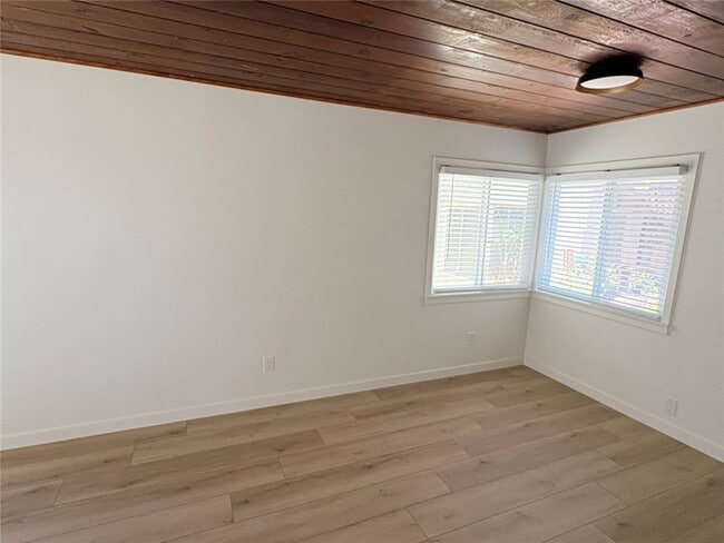 Building Photo - 8 Santa Ana
