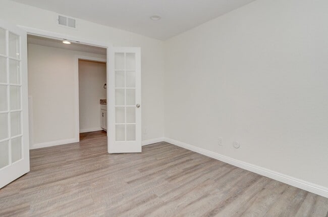 Building Photo - Palmer St (214)