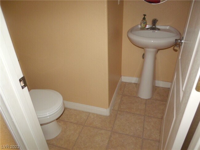 Building Photo - 2760 Red Vista Ct