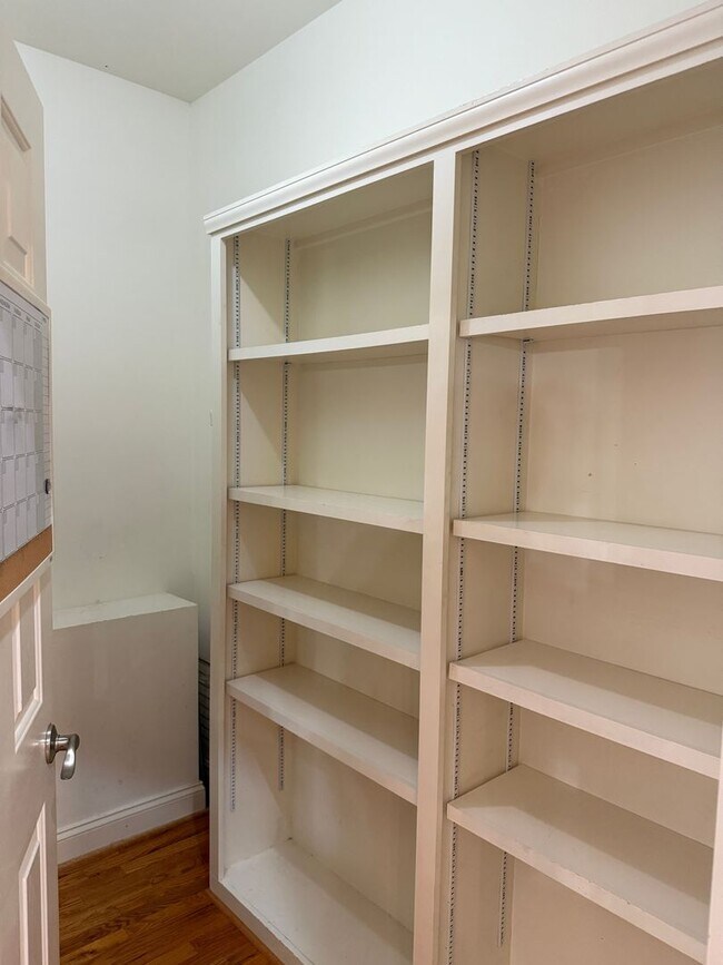 Building Photo - Lexington