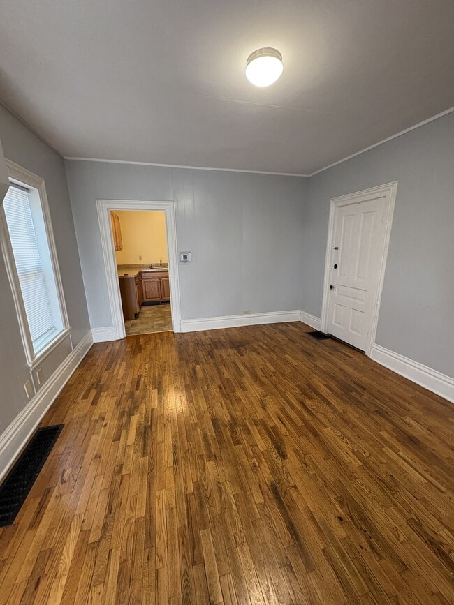 Building Photo - 904 Linden Grove Ave