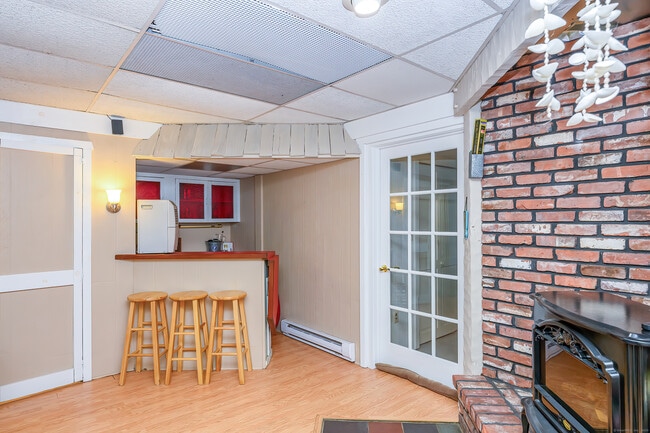 Building Photo - 38 Surrey Ln