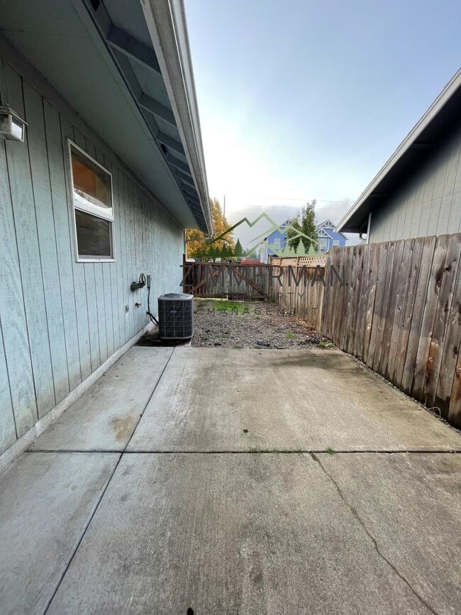 Building Photo - Cute 3-bedroom Home In Springfield