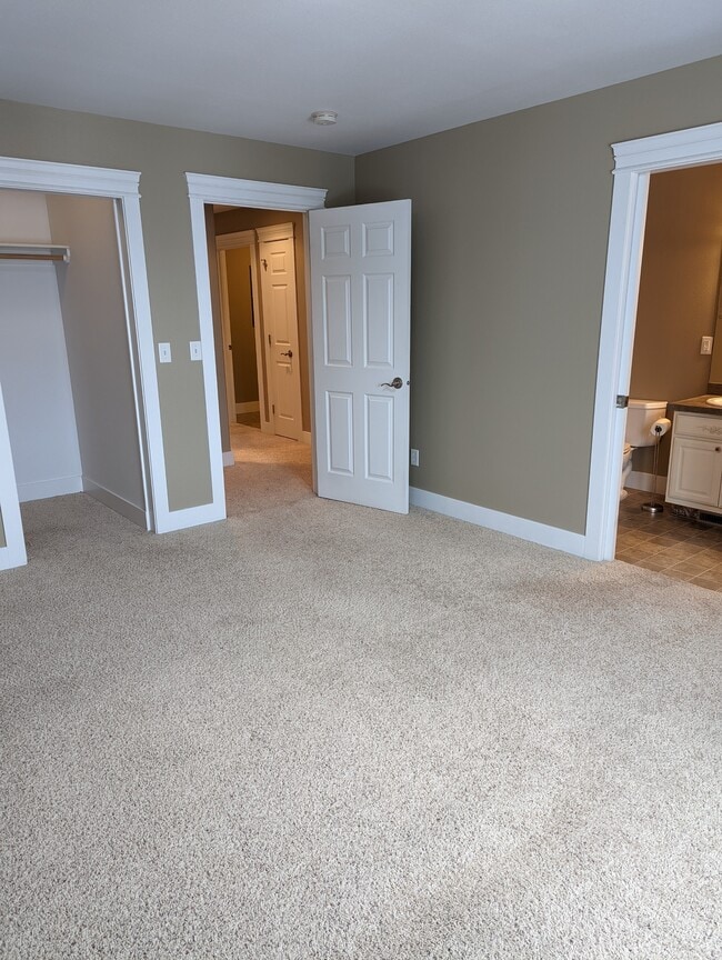 Building Photo - 1035 Rd Runner St