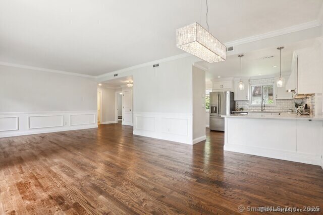Building Photo - 122 Heritage Vlg