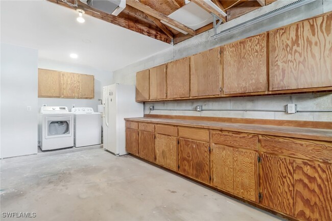 Building Photo - 840 Meadowland Dr