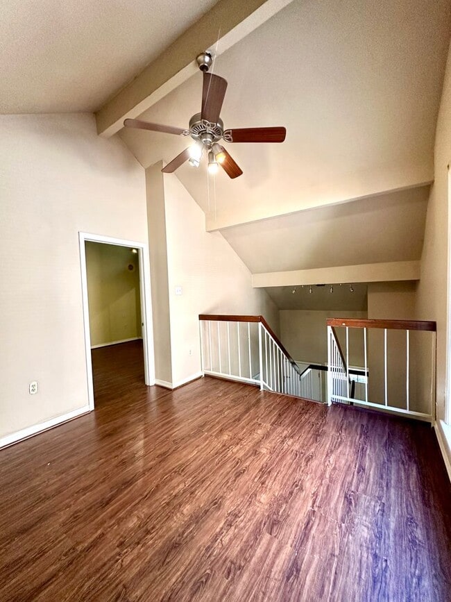 Building Photo - 2BR 2BA Townhome w/ Loft LSU AREA