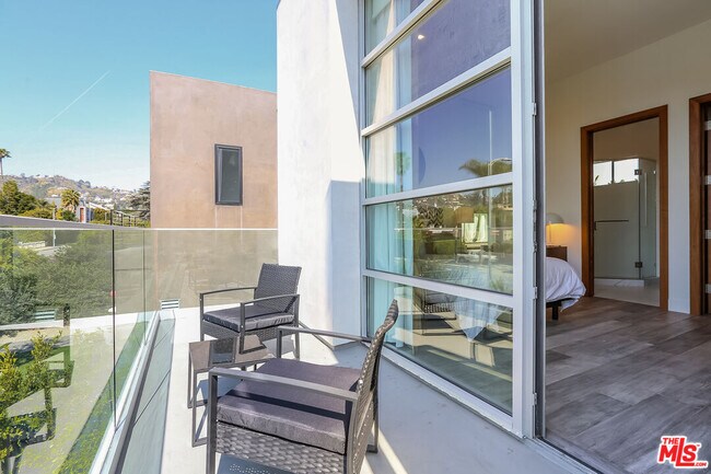 Building Photo - 912 N Crescent Heights Blvd