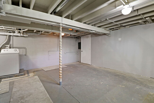 Building Photo - 1515 N Pleasant Dr