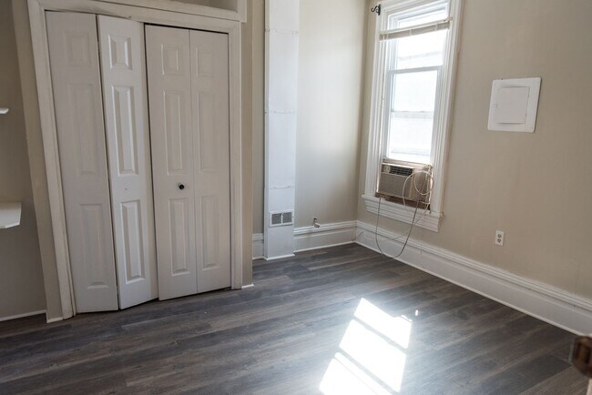 Building Photo - 127 Herr St