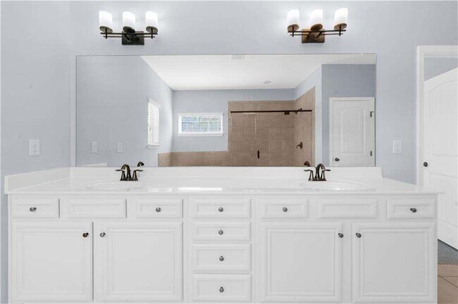 Building Photo - 5435 Mirror Lake Dr