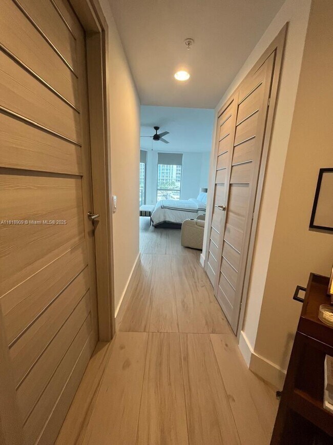 Building Photo - 17301 Biscayne Blvd