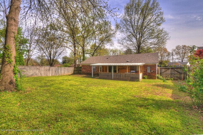 Building Photo - Adorable home completely renovated!