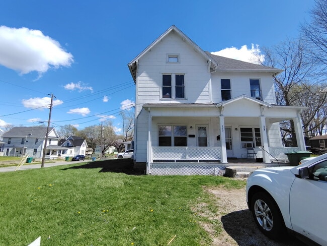 Building Photo - 330 N 11th St