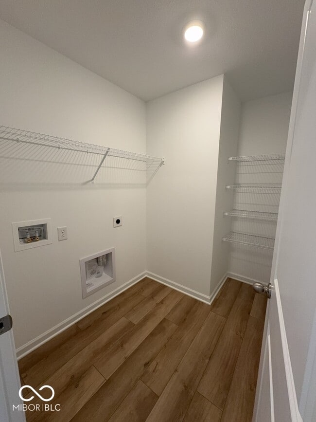 Building Photo - 3449 Briarwick Dr