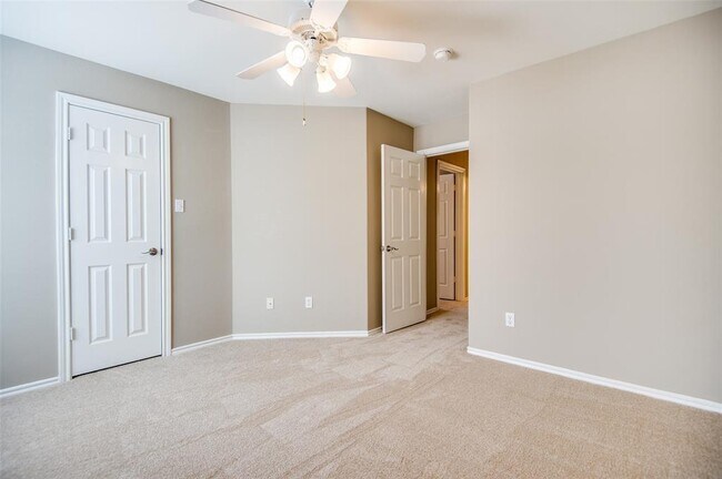 Building Photo - 105 Summerhaze Ct