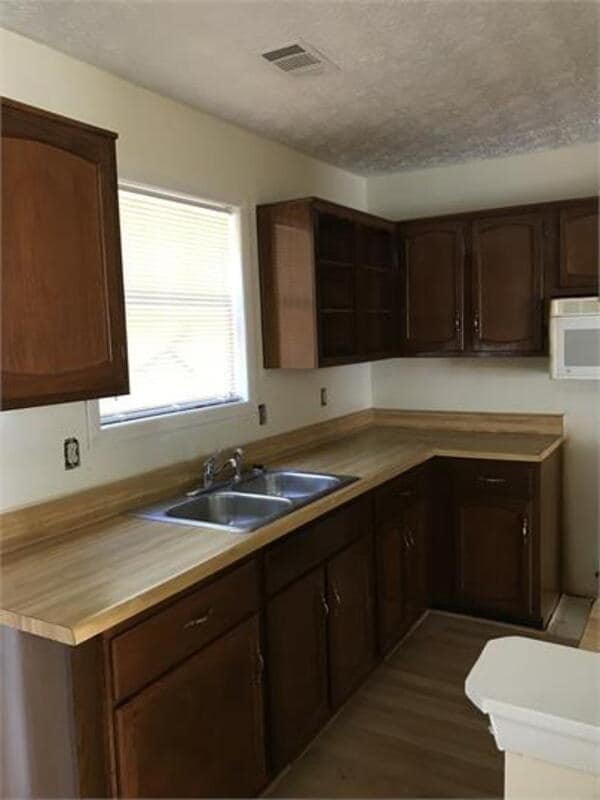 Building Photo - 5703 Wells Cir